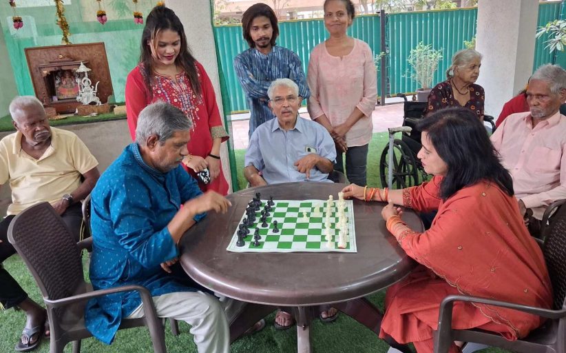 शिवजयंतीनिमित्त ज्येष्ठांसाठी बुद्धिबळ संचांचे वितरण..