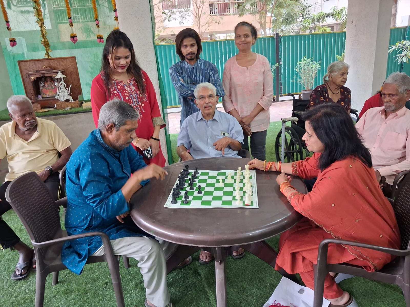 शिवजयंतीनिमित्त ज्येष्ठांसाठी बुद्धिबळ संचांचे वितरण..