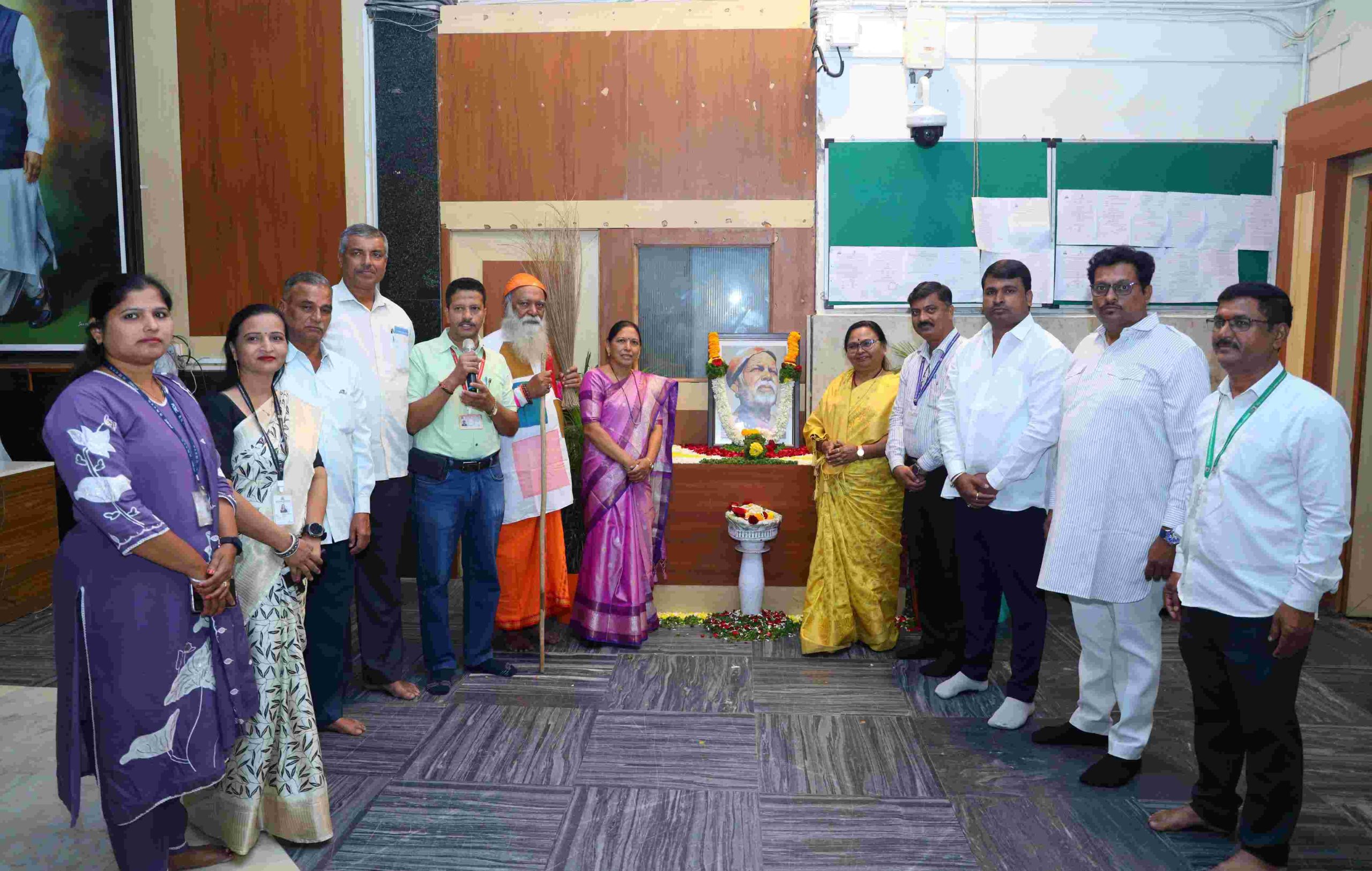 पिंपरी चिंचवड महानगरपालिकेच्या वतीने थोर समाजसुधारक संत गाडगेबाबा यांच्या जयंती निमित्त अभिवादन....