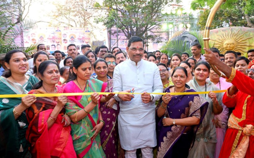 सांगवीत पवनाथडी जत्रेचे आमदार शंकर जगताप यांच्या हस्ते उपमहापौर शर्मिला बाबर यांच्यासह मान्यवरांच्या उपस्थितीत उद्घाटन...