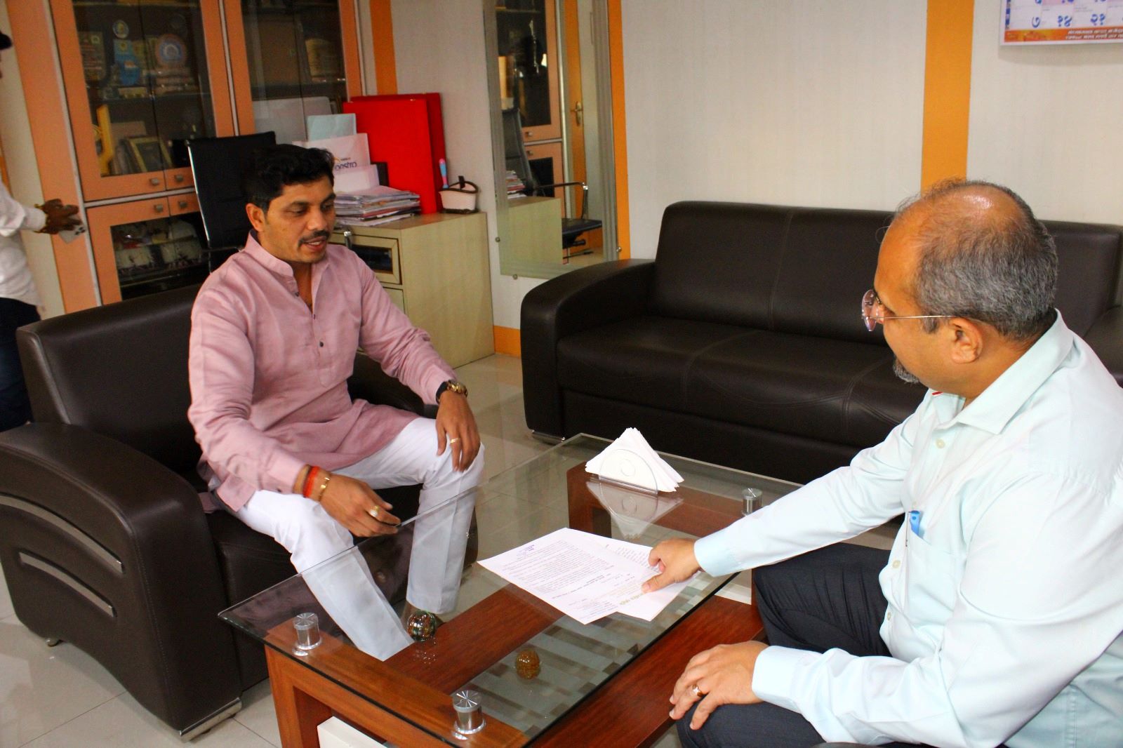 पिंपरी चिंचवडच्या सर्वांगीण विकासासाठी महापौर रवि लांडगे यांची आयुक्त श्रावण हर्डीकर यांच्यासोबत महत्त्वपूर्ण बैठक...