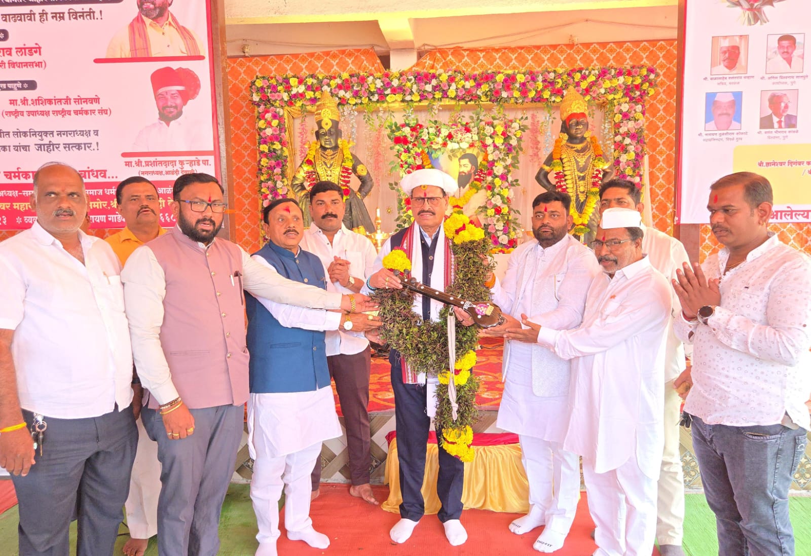 संत रोहिदास महाराजांच्या विचारांचा सन्मान केंद्र आणि राज्य सरकारकडून केला जात आहे - माजी मंत्री बबनराव घोलप..