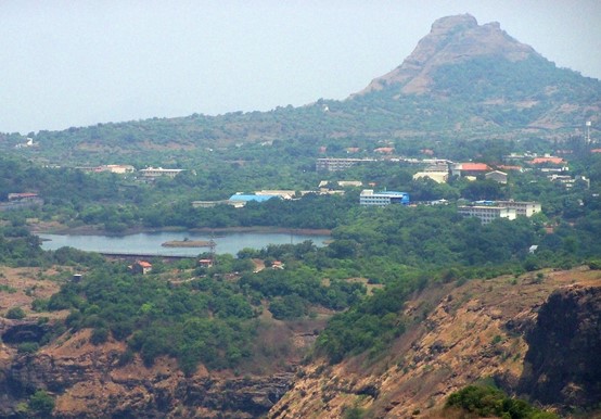 पत्नी आणि मित्राला 'मेसेज' पाठवून त्याने लायन्स पॉइंटवर संपवले जीवन...