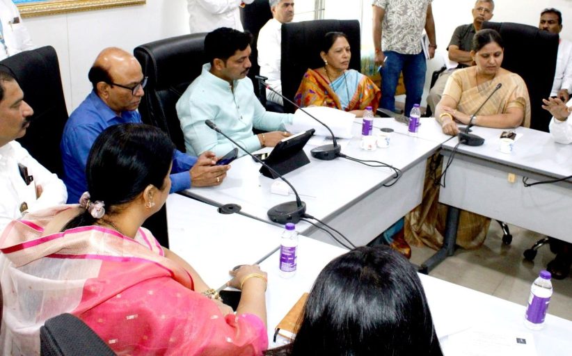 पिंपरी चिंचवड शहरातील नागरिकांच्या तक्रारींवर तात्काळ कार्यवाही करा; महापौर रवि लांडगे यांच्या संबधित अधिकाऱ्यांना सूचना...