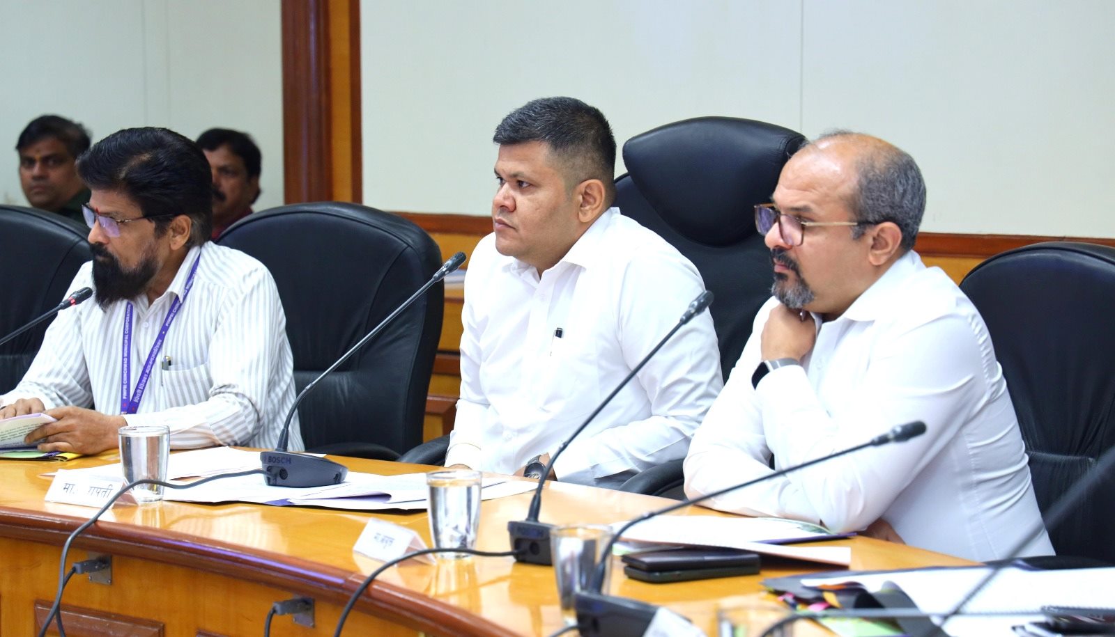 महापालिकेच्या तिजोरीत खडखडाट..