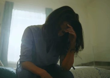 वाल्हेकरवाडीत इमारतीवरून उडी मारून तरुणीची आत्महत्या...