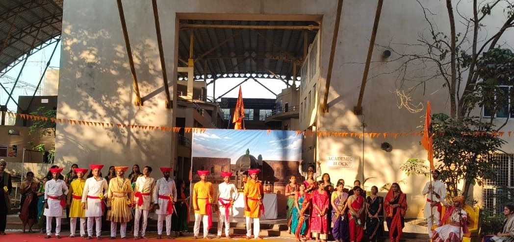 हिंजवडीत शिवजयंतीनिमित्त विद्यार्थ्यांनी घेतली शिवरायांच्या आदर्शांची शपथ...