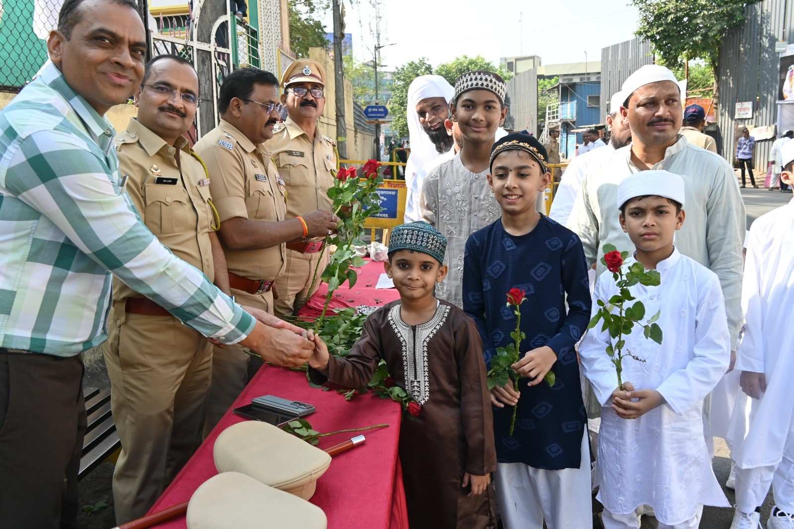 पिंपरी चिंचवड शहरात रमजान ईद उत्साहात साजरी..