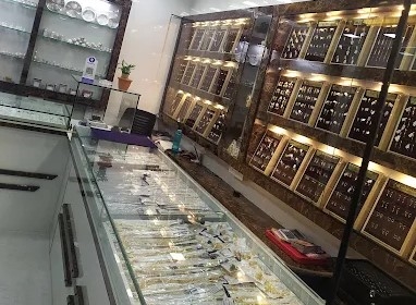 मोशीतील बो-हाडेवाडीत दिवसाढवळ्या सराफाला लुटलं...