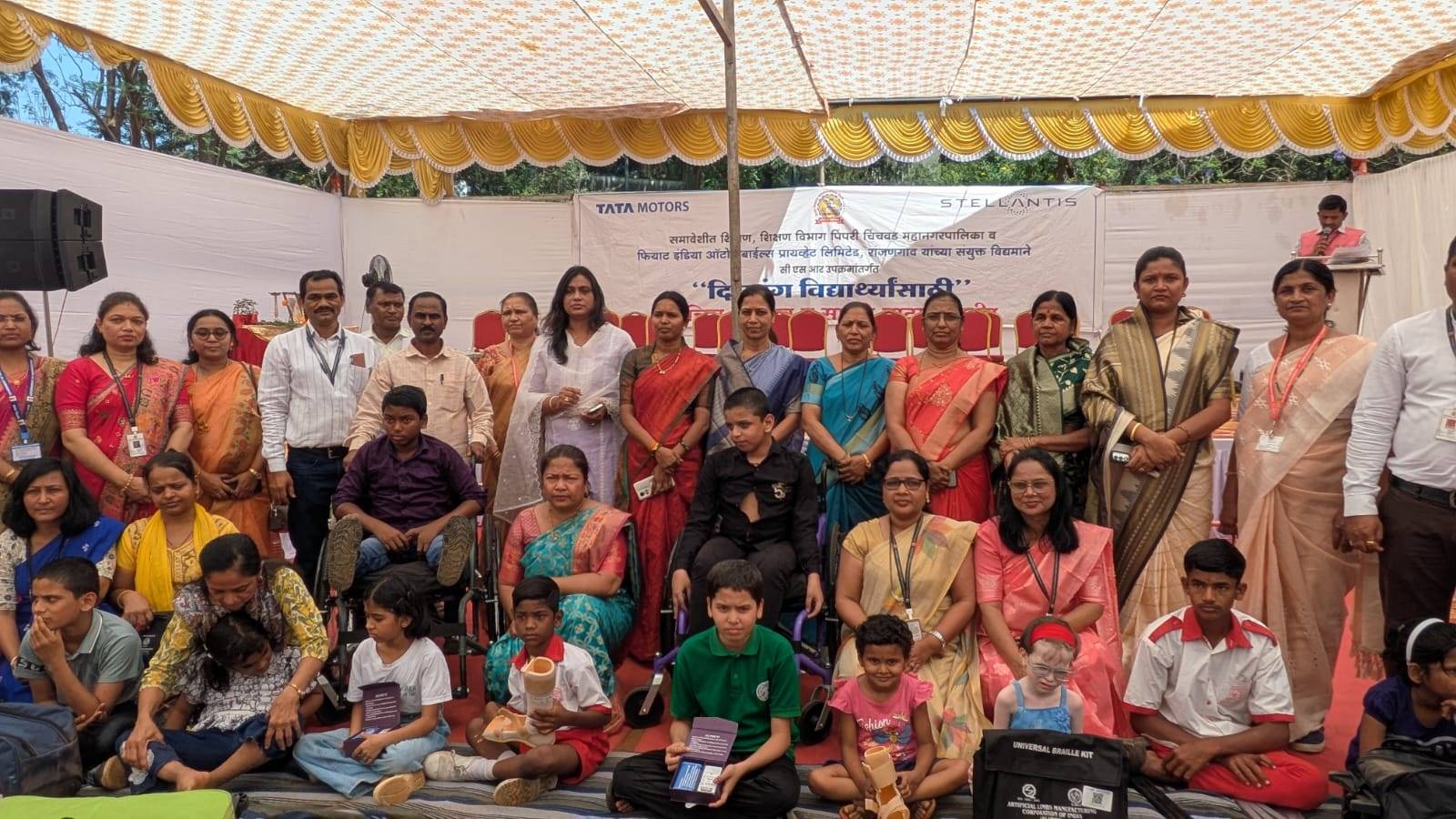 उपमहापौर शर्मिला बाबर यांच्या हस्ते दिव्यांग विद्यार्थ्यांना साहित्य वाटप...