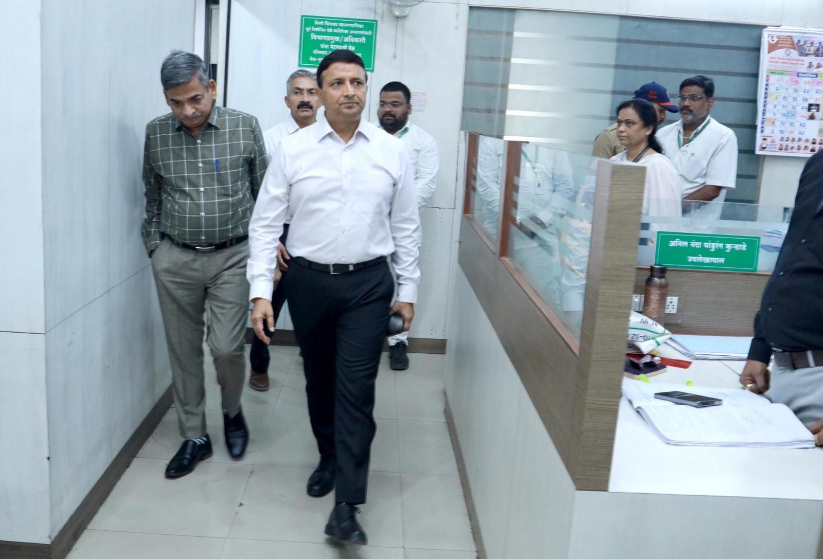 मुख्य प्रशासकीय भवनाची आयुक्तांकडून पाहणी; शिस्त, स्वच्छता व पारदर्शकतेवर भर...