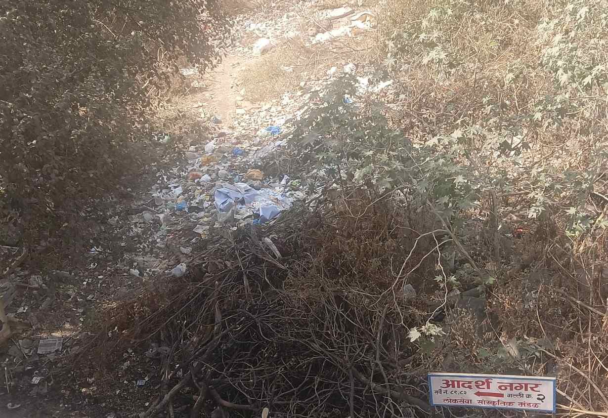 नवी सांगवीतील आदर्शनगरमध्ये कचऱ्यामुळे घाणीचे साम्राज्य... 