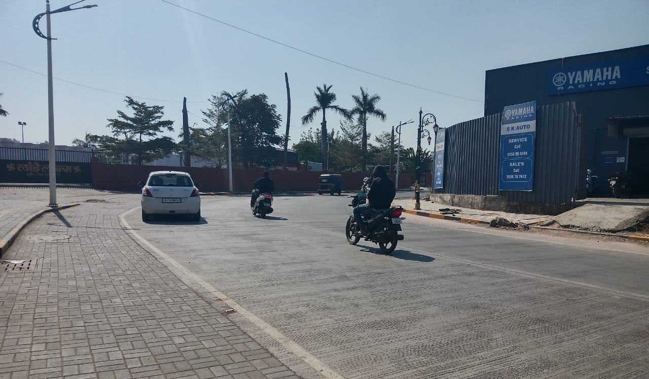 पिंपळे गुरव येथील सृष्टी चौकाजवळील वळण धोकादायक.. 