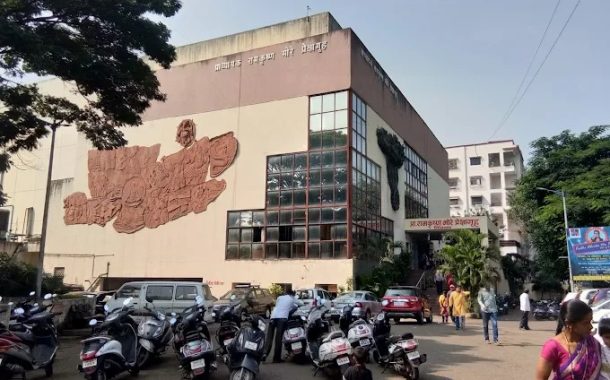 प्रेक्षागृहातील त्या कथित घोटाळ्यातील सोळा जणानंतर आता सतरावा नंबर कोणाचा?..