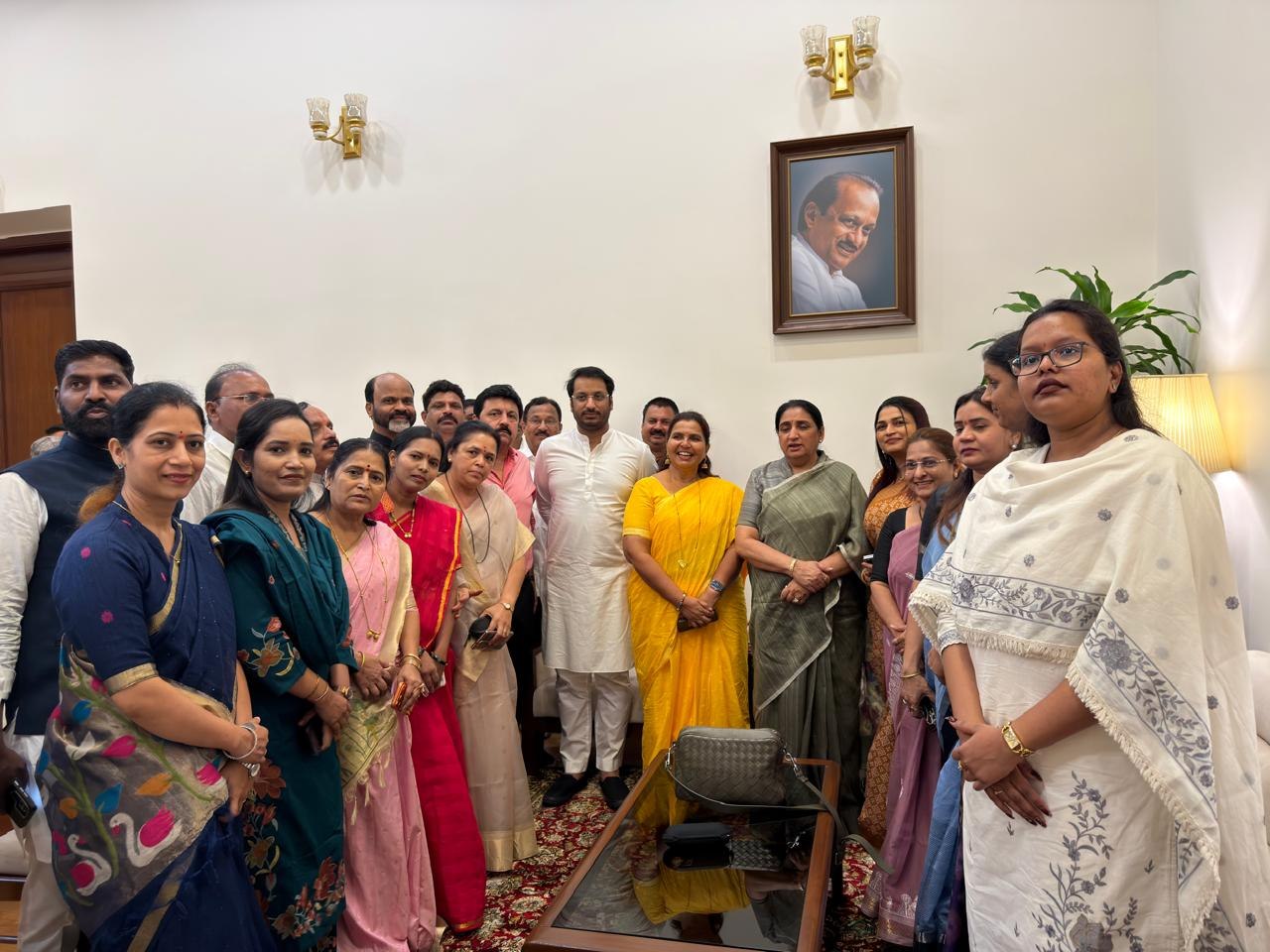 विधान परिषदेच्या उमेदवारीसाठी योगेश बहल यांच पक्षश्रेष्ठींना साकडं...