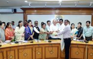 महसूल वसुलीतील विभागप्रमुखांचा सभापती अभिषेक बारणे यांच्या हस्ते सन्मान...
