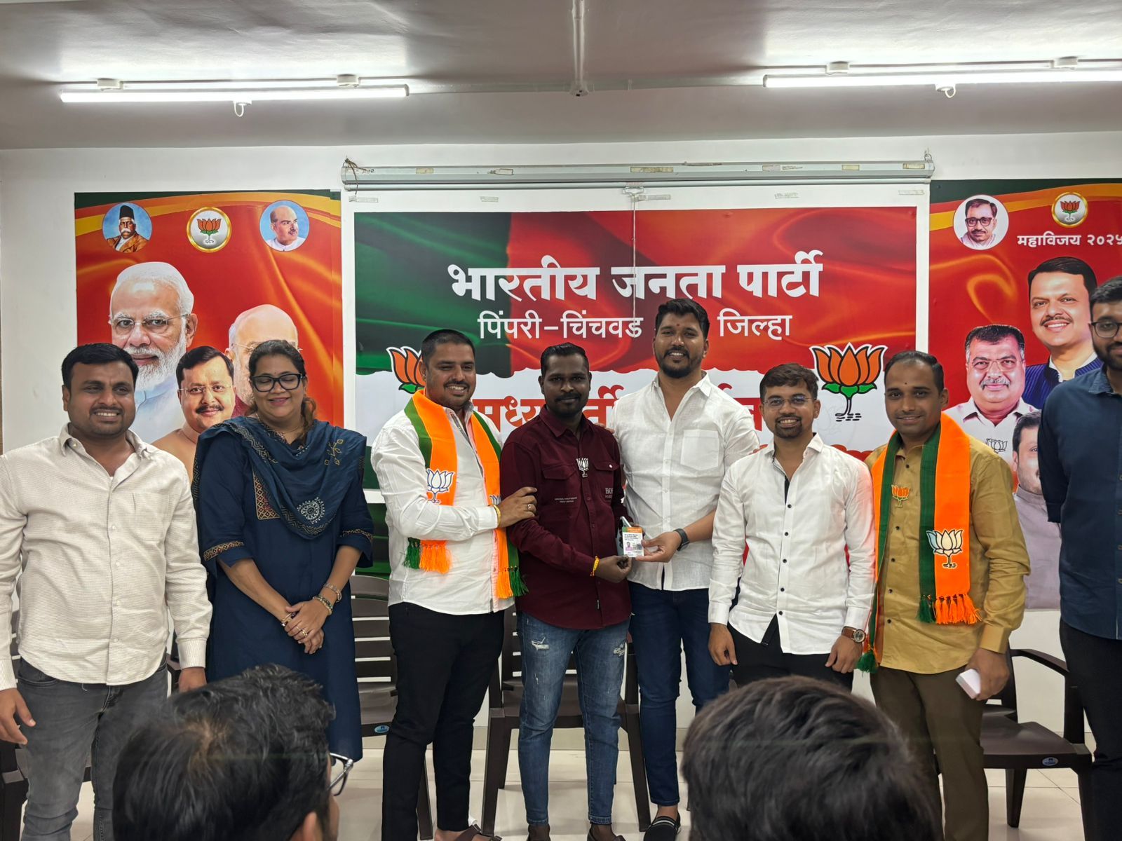 युवा मोर्चाच्या पदाधिकाऱ्यांना ओळखपत्र वितरण; संघटनात्मक शिस्तीला चालना...