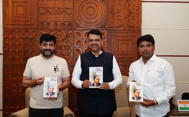 आ. अमित गोरखे लिखित 'आधुनिक भारताचे शिल्पकार : युगप्रवर्तक डॉ. बाबासाहेब आंबेडकर' पुस्तकाचे मुख्यमंत्री देवेंद्र फडणवीस यांच्या हस्ते लोकार्पण...