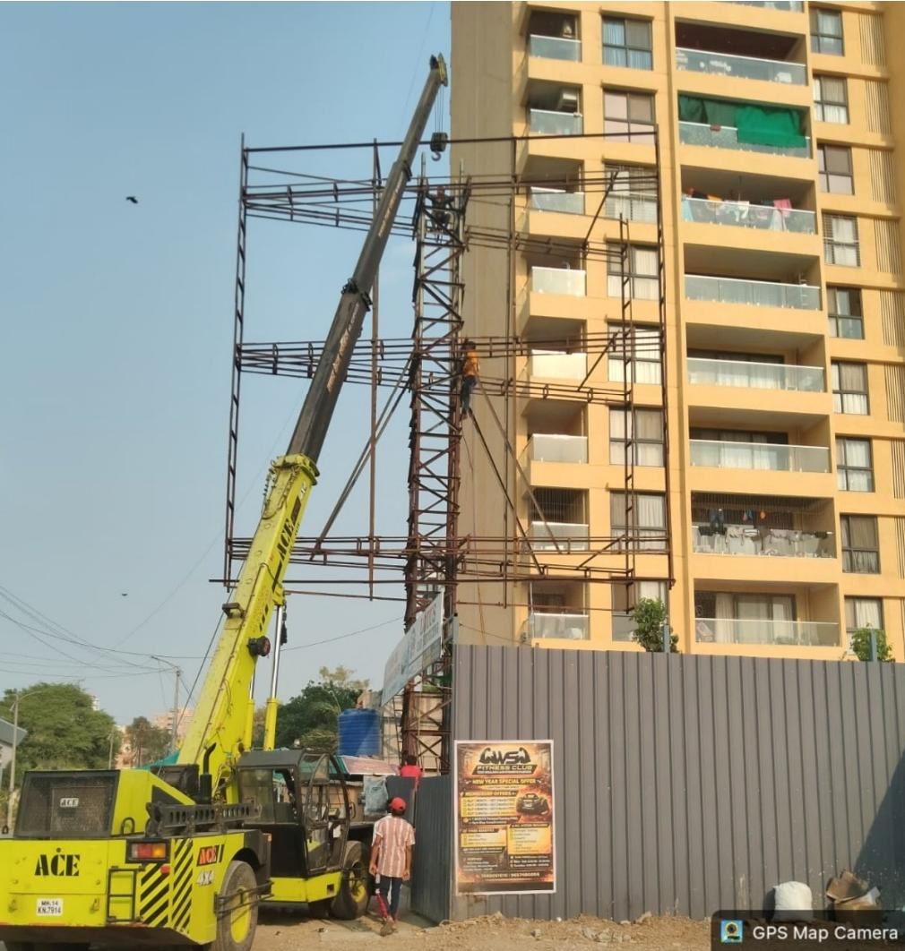 विनापरवाना जाहिरात फलकांवर महापालिकेची कारवाई...