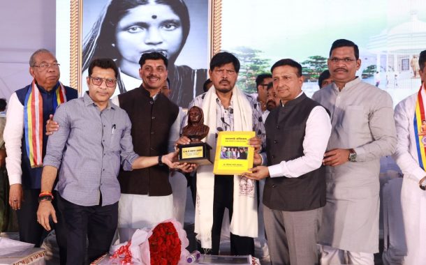 ‘ माझा भीम आहे चमकता तारा, त्याचा अपमान केला तर वाजवू बारा’..