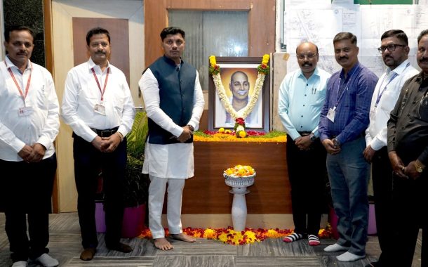महानगरपालिकेच्या वतीने राष्ट्रसंत तुकडोजी महाराज यांच्या जयंतीनिमित्त अभिवादन...