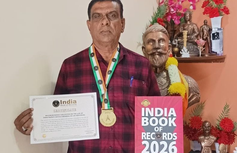 संभाजी बारणे यांचा शिवचरित्र पुस्तकसंग्रह ‘इंडिया बुक ऑफ रेकॉर्ड’मध्ये...