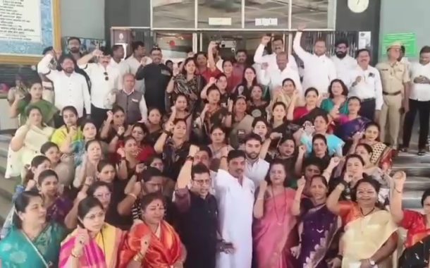 एकदाचं ठरवा.. पिंपरी चिंचवड महापालिकेत 'भाजप' सत्तेत की 'विरोधात'..