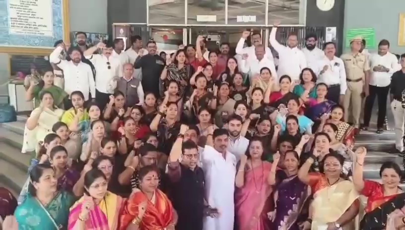 एकदाचं ठरवा.. पिंपरी चिंचवड महापालिकेत 'भाजप' सत्तेत की 'विरोधात'..