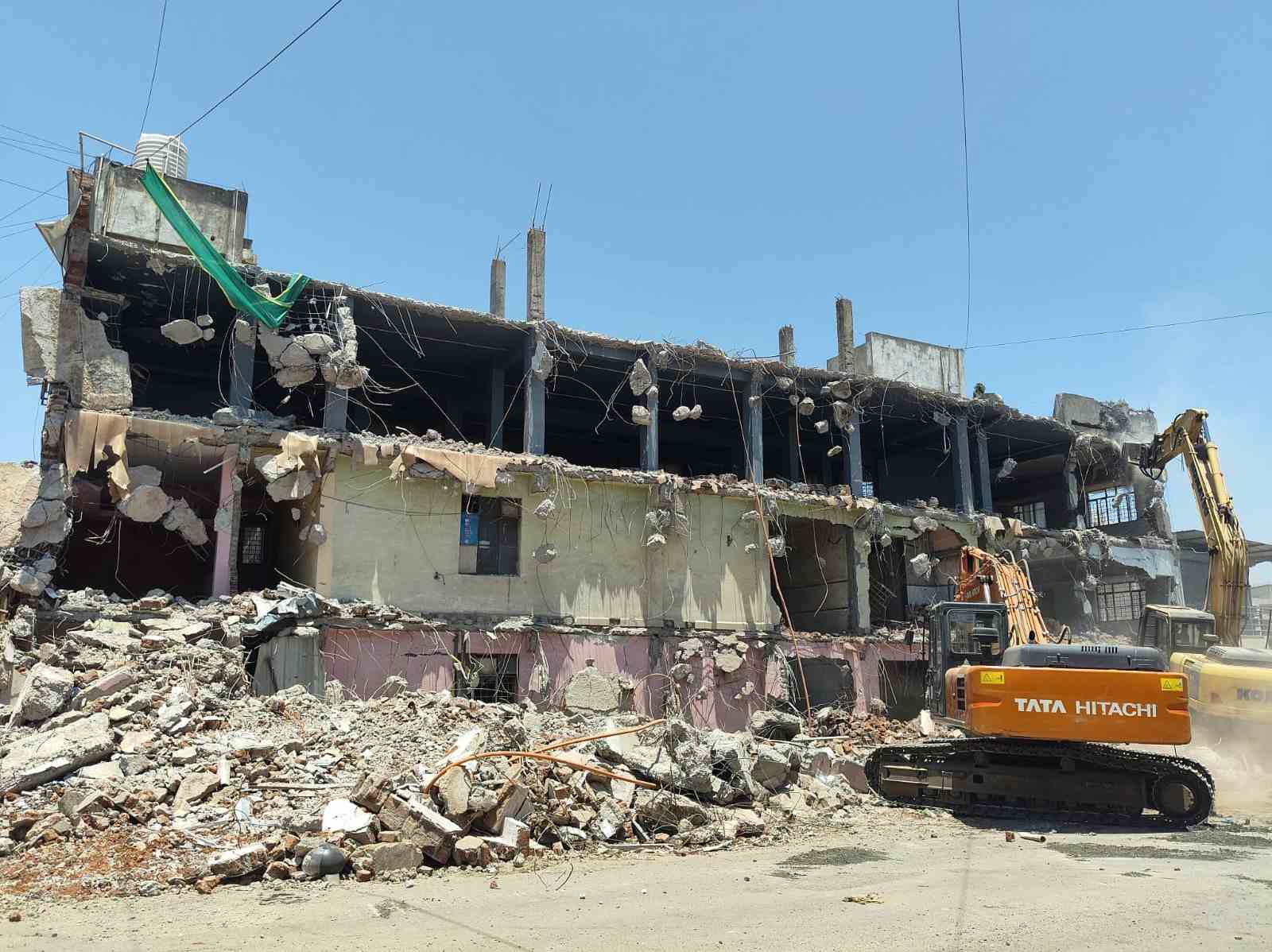 अनधिकृत बांधकामे व अतिक्रमणांविरोधात कारवाई अधिक सक्त करा - आयुक्त डॉ. सूर्यवंशी...