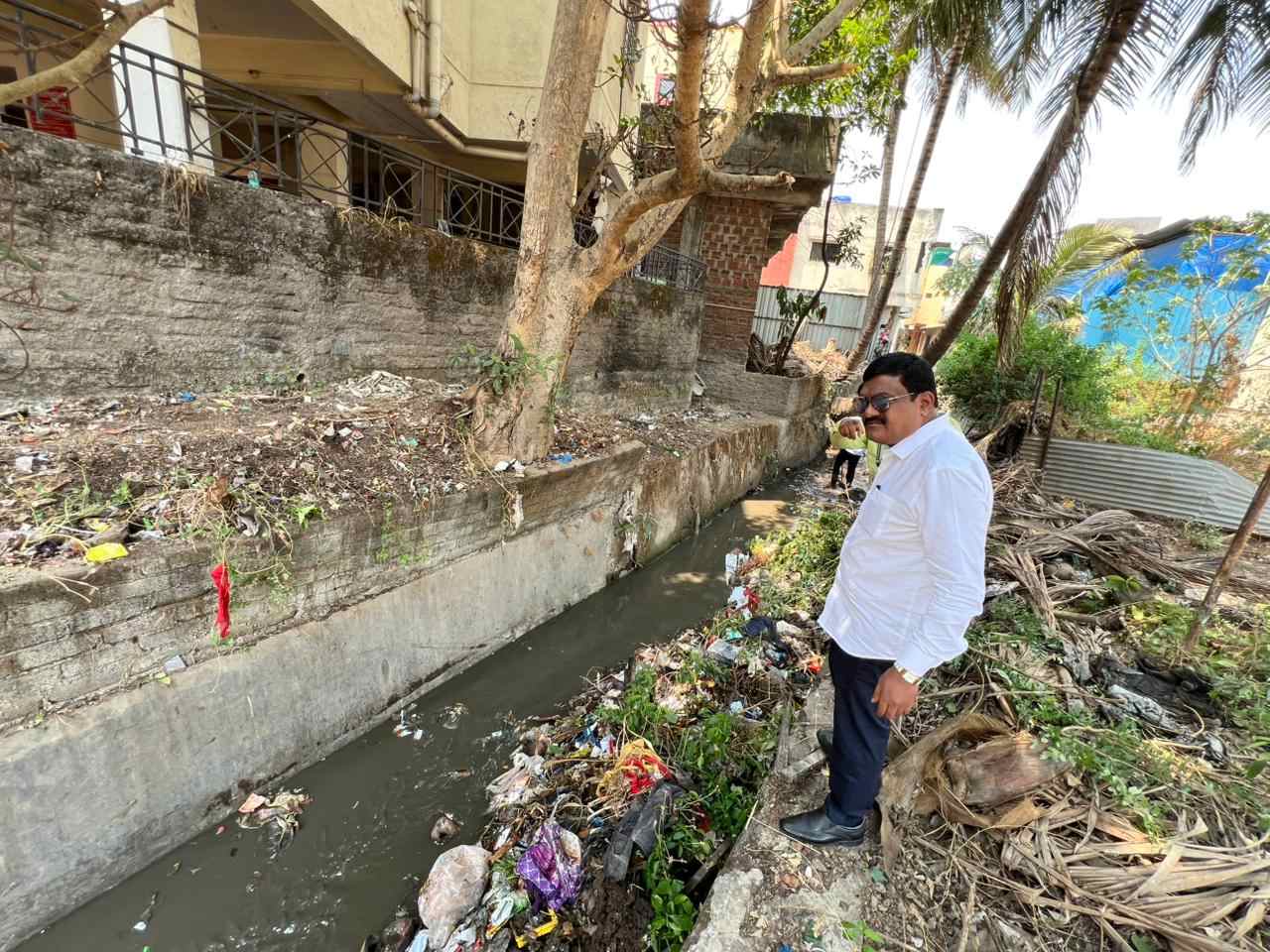 पावसाळ्यापूर्वी रहाटणीत नाल्यांच्या साफसफाईला वेग..