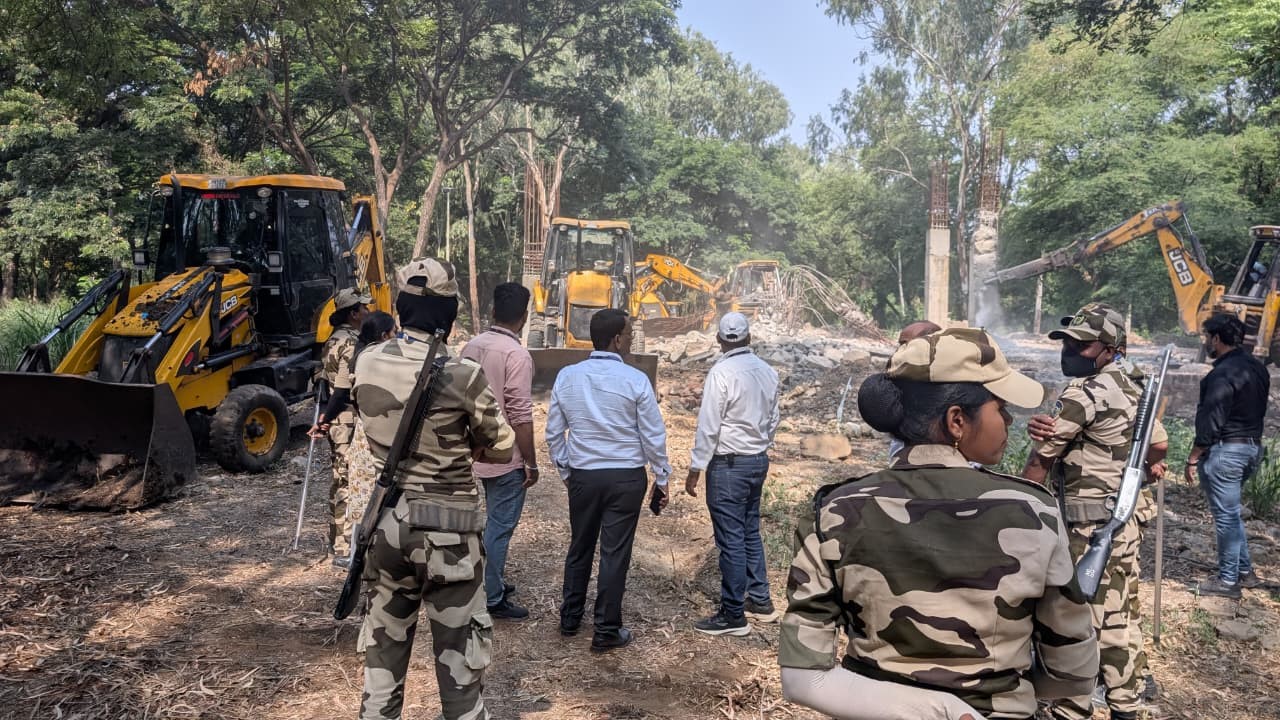 जॉगर्स पार्क परिसरातील १५०० चौरस मीटर अतिक्रमण हटविले...