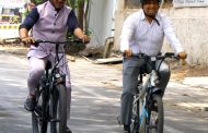 इंधन बचतीसाठी महापौर रवि लांडगे यांचा सायकलने प्रवास..
