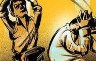 चाकणमध्ये वाईन शॉपबाहेर बाटली हल्ला...