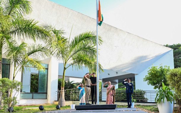 'पीएमआरडीए' मुख्यालयात महाराष्ट्र दिन उत्साहात साजरा;महानगर आयुक्त डॉ. अभिजीत चौधरी यांच्या हस्ते ध्वजारोहण...