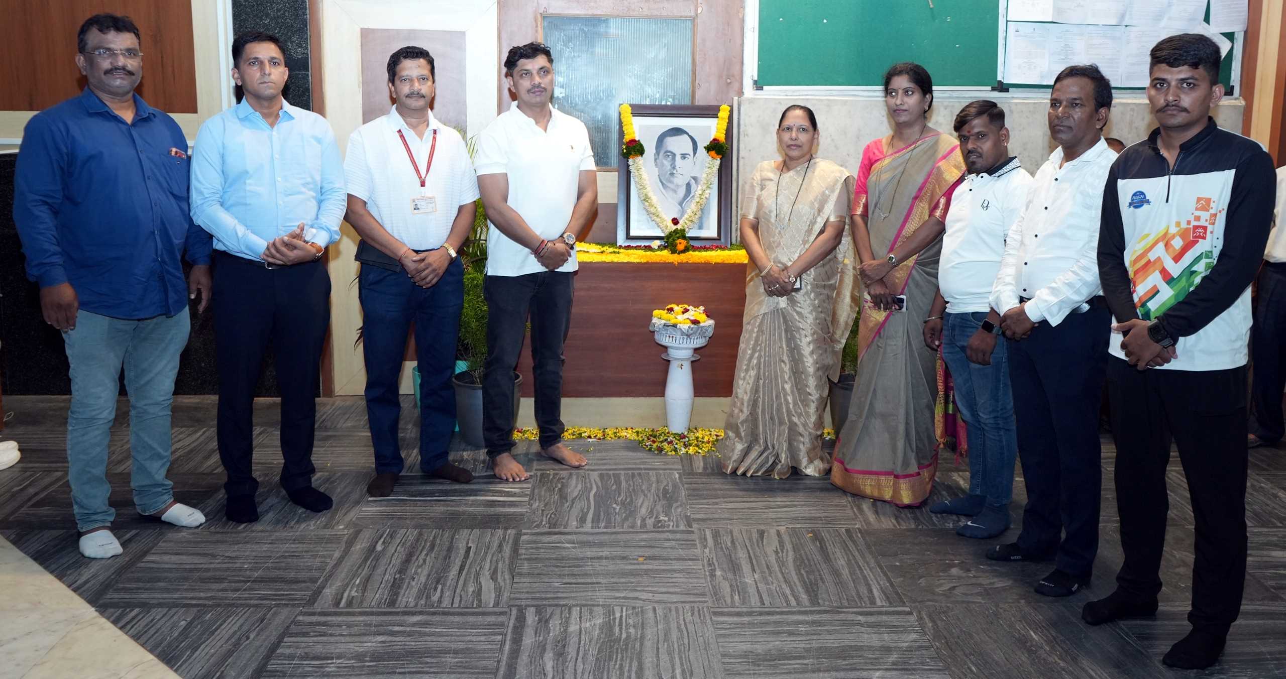 माजी पंतप्रधान राजीव गांधी यांना पिंपरी-चिंचवड महापालिकेत अभिवादन...