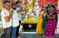 अरुण पवार व बालाजी पवार यांच्या तर्फे जगद्गुरू तुकोबाचरणी केशर आंब्याची रास...
