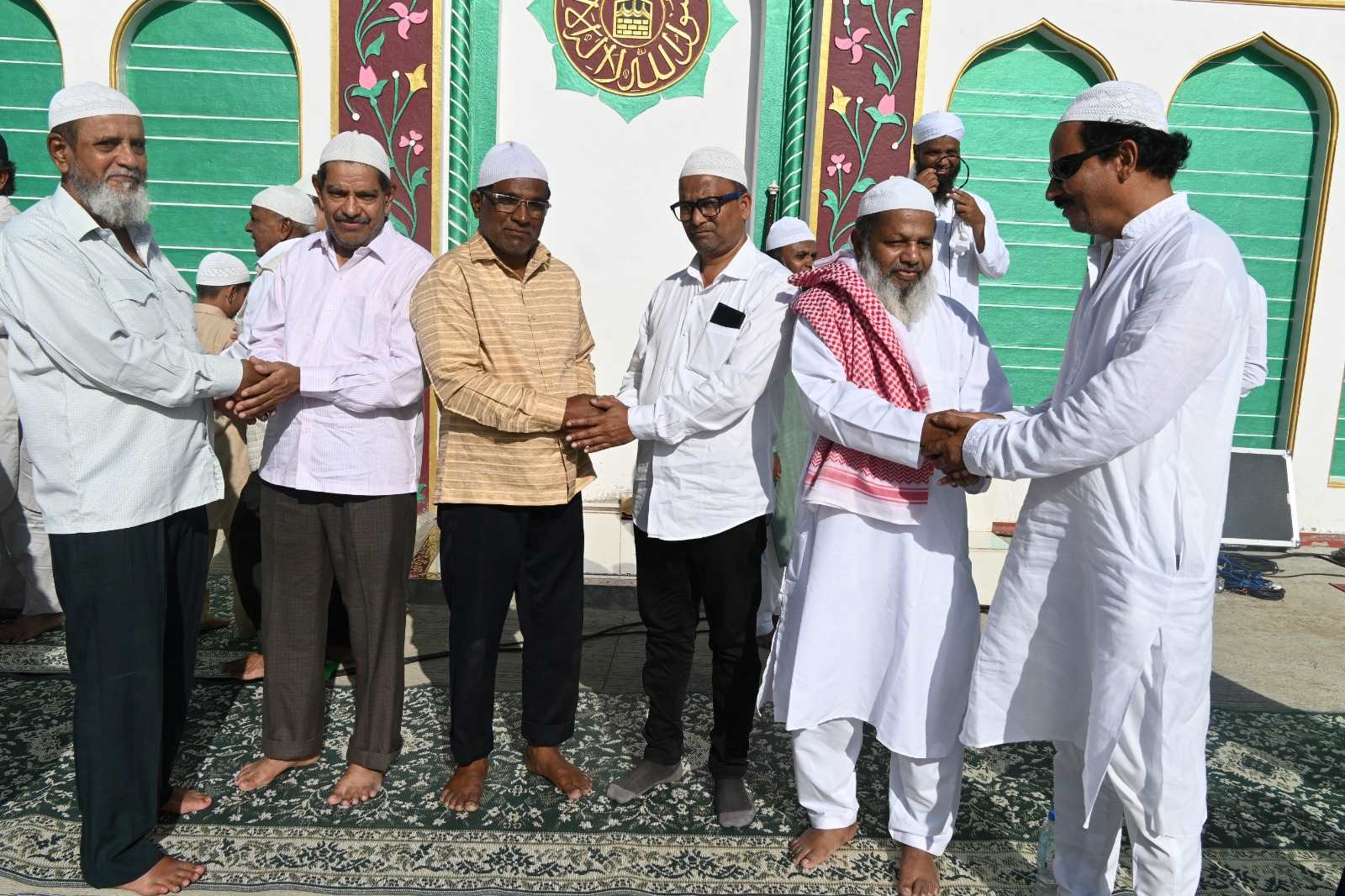 त्याग आणि समर्पणाच्या भावनेची आठवण करून देणारा बकरी ईद सण पिंपरी चिंचवड शहरात उत्साहात साजरा...