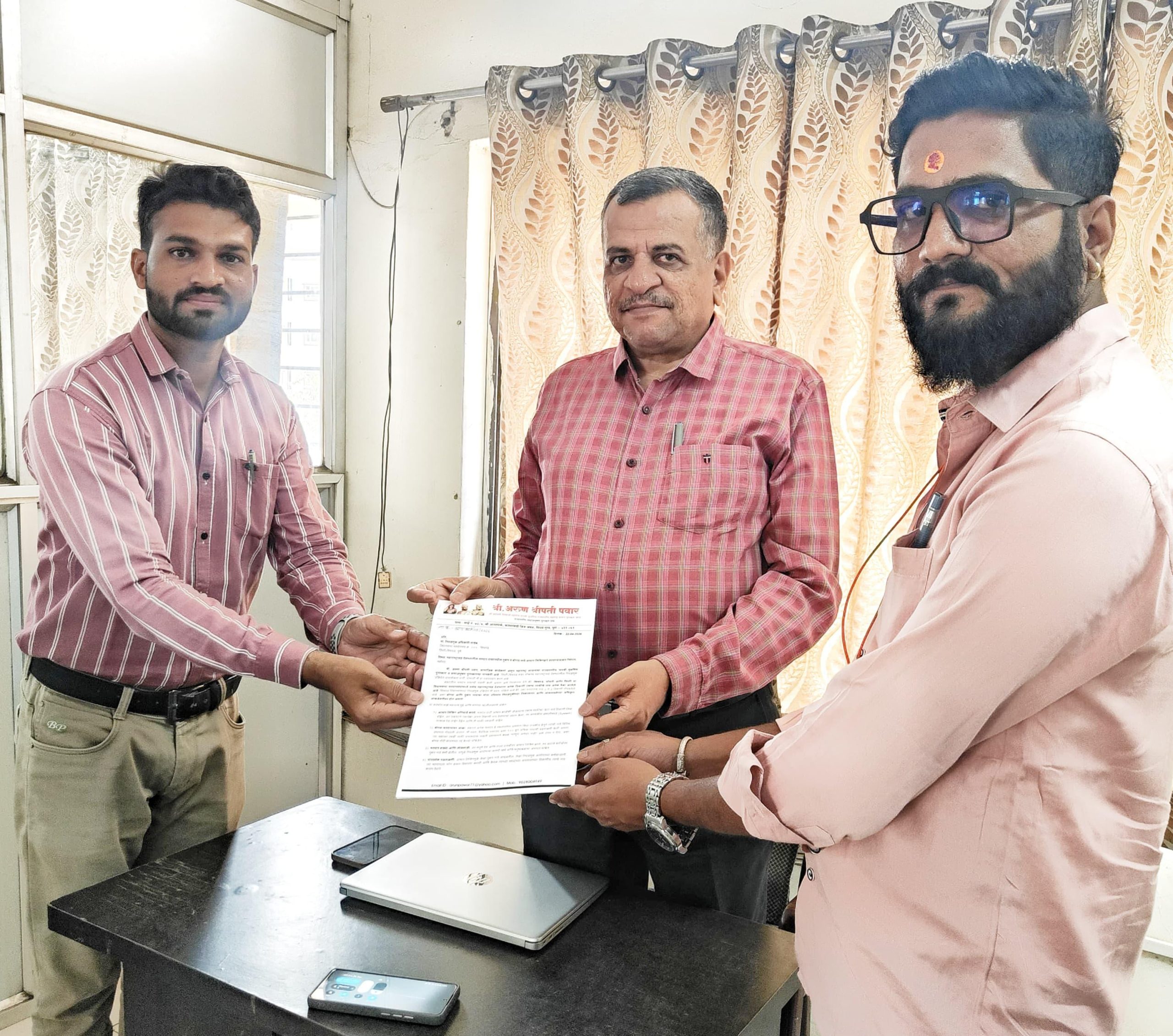 मतदार याद्यांमधील दुबार नावे हटवण्यासाठी अरुण पवार यांचा पाठपुरावा..