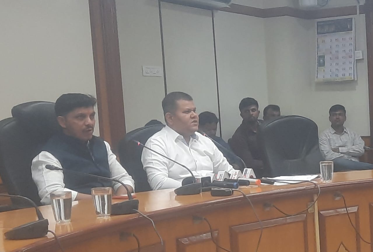 अखेर ६० कोटींच्या कथित गैरव्यवहार प्रकरणाचा अहवाल महापौरांना सादर..
