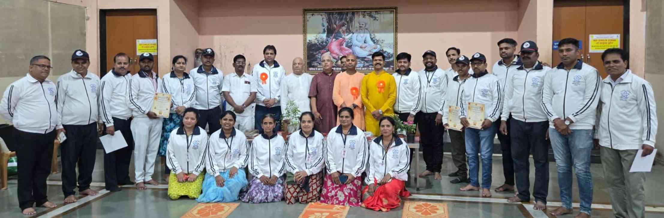 विशेष पोलीस अधिकाऱ्यांचा सन्मान..