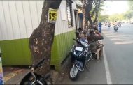 चिंचवडगाव–आकुर्डी मार्गावरील पदपथावर अनधिकृत टपरी; पादचाऱ्यांची गैरसोय वाढली..