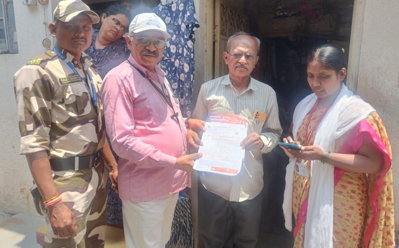 सेवा कर भरण्यात झोपडपट्टीवासीयांचा पुढाकार...