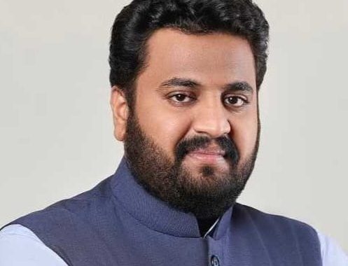 राष्ट्रवादीत नाराजीचा स्फोट; निष्ठावंतांना डावलून ‘आयात’ उमेदवाराला उमेदवारी...