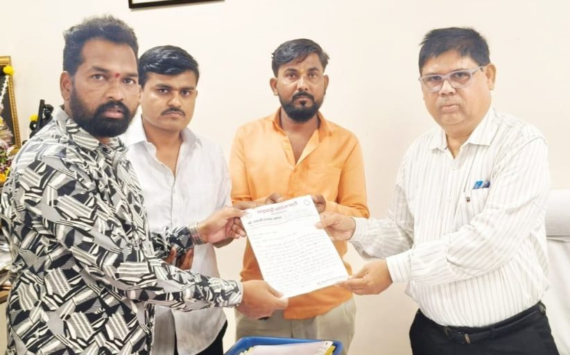 स्पाईन रोडलगत भीमशक्तीनगरमध्ये लोंबकळणाऱ्या विद्युत तारांचा धोका...