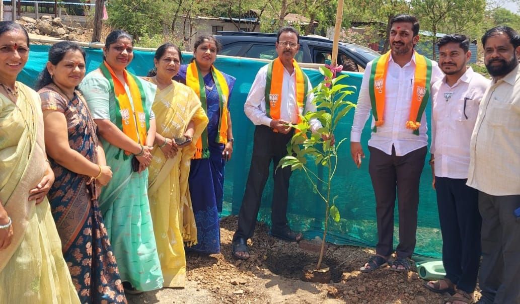 मोदी सरकारच्या १२ वर्षपूर्तीनिमित्त भोसरी मतदारसंघात वृक्षारोपण अभियान...
