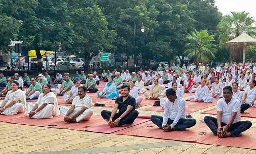 पिंपळे सौदागरमध्ये भजनाच्या ठेक्यावर योगसाधना...