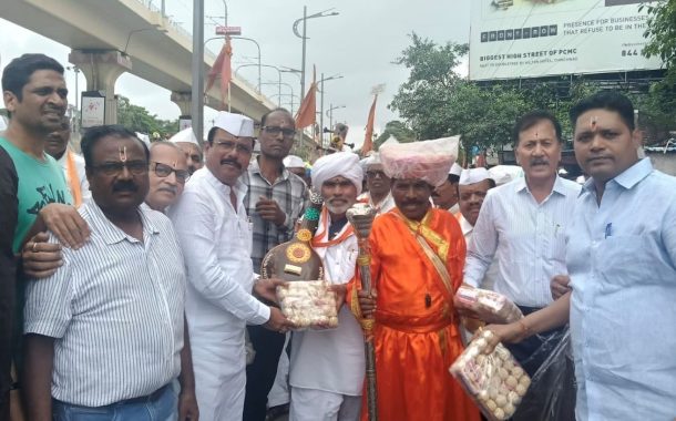 कुंदननगरमध्ये पालखी सोहळ्यानिमित्त लाडू प्रसाद वाटप....