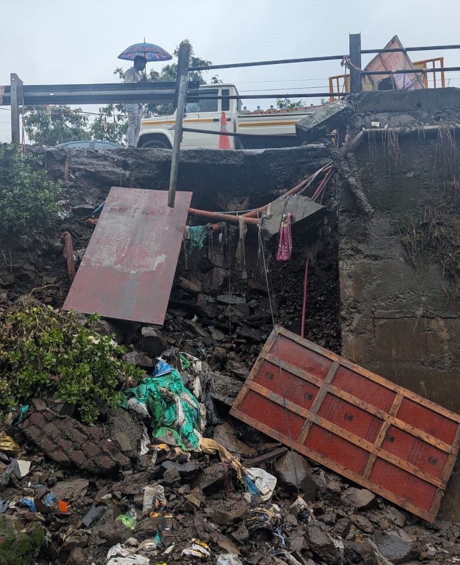 चाकण तळेगाव महामार्ग महाळुंगे पुलामुळे वाहतुकीस बंद...