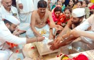 विश्वगुरू नामदेव महाराज हरड यांना तुकोबारायांच्या पादुका पूजनाचा मान...