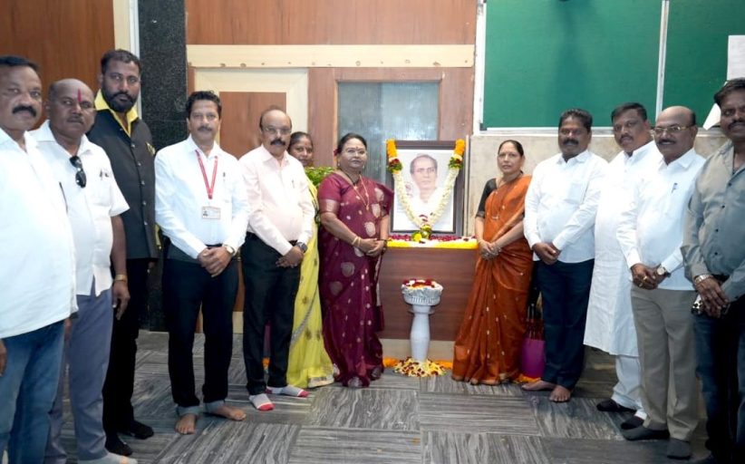 साहित्यरत्न अण्णा भाऊ साठे यांच्या पुण्यतिथीनिमित्त महापालिकेकडून अभिवादन...